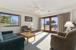 Pelican Lakes Motel - 4