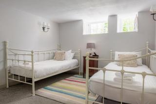 New School Rooms estate close to Bath including heated swimming pool,hot tub,WIFI, pool table, parking - Box - 9