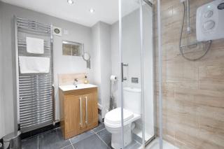 New School Rooms estate close to Bath including heated swimming pool,hot tub,WIFI, pool table, parking - Box - 3