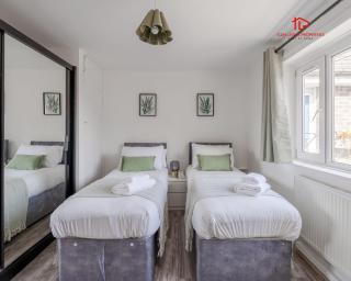 Spacious 1 Bed Flat for Contractors Leisure and Relocation Guests by Icon Living Properties Short Lets and Serviced Accommodation Barking - Barking - 9