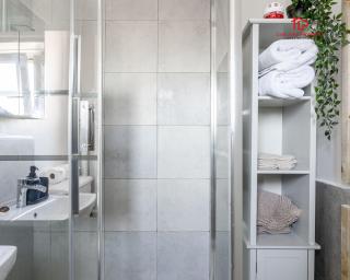 Spacious 1 Bed Flat for Contractors Leisure and Relocation Guests by Icon Living Properties Short Lets and Serviced Accommodation Barking - Barking - 3