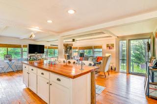 Gloversville Getaway with Grill 5 Mi to Water! - Gloversville - 0