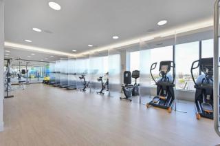 High Rise Retreat w City Skyline Views Shared Gym - Cambridge - 6