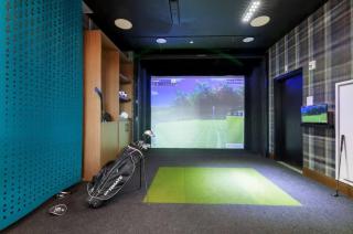 Luxury Apartment w King Bed Shared Pool & Rooftop - 4