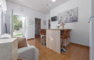 2 Bedroom Amazing Apartment In Povljana - Povljana - 8