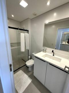Apto Elegante com Localização Privilegiada e Rooftop incrível - Florianópolis - 1