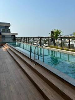 Apto Elegante com Localização Privilegiada e Rooftop incrível - 0