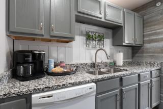 Walk-In - Near the 76 Strip - Outdoor Pool - FREE TICKETS INCLUDED - V2903-3 - Branson - 6