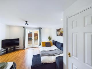 Sotherby Walk by Signature Stays - Townhouse - Parking - Modern - 4