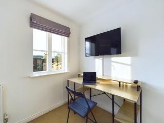 Signature Stays Accommodation - Cheltenham - Large 4 Bed House With Parking - Racecourse Accommodation - Cheltenham - 3