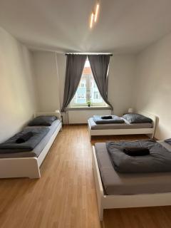 9 Betten plus Sofa 4 Zimmer room DMS Apartment Toplage city Rooms - Hannover - 7