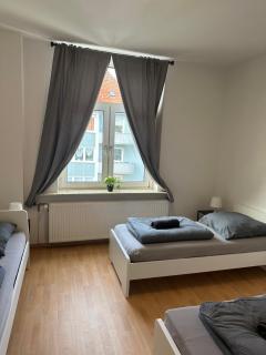 9 Betten plus Sofa 4 Zimmer room DMS Apartment Toplage city Rooms - Hannover - 1