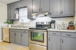 Pet-Friendly Townhome in Raleigh with Deck! - Raleigh - 1