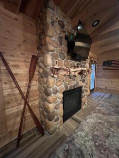 Cozy Cabin Retreat for Your Perfect Getaway - 9