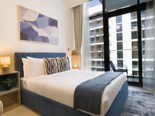 EasyGo- Lavish STU with Pool view in Azizi Riviera - Dubai - 7