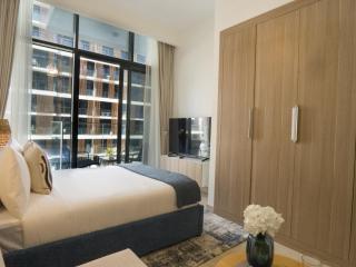 EasyGo- Lavish STU with Pool view in Azizi Riviera - Dubai - 6