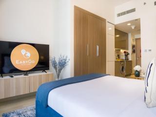 EasyGo- Lavish STU with Pool view in Azizi Riviera - Dubai - 4