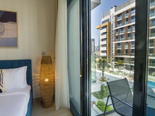 EasyGo- Lavish STU with Pool view in Azizi Riviera - Dubai - 3