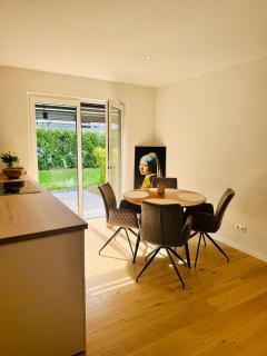 Stylisches Neubau Apartment mit großer Terrasse ruhig und idyllisch 30 Min Zürich - 1