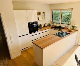 Stylisches Neubau Apartment mit großer Terrasse ruhig und idyllisch 30 Min Zürich - 2