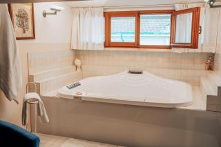 Suite in Open Space con Jacuzzi in Villa Iris, Parcheggio Privato in Giardino, in Centro Città - Senigallia - 6