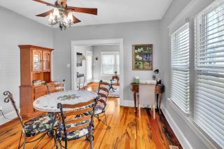 Charming 2BR Hot Tub Getaway home - New Albany - 8
