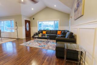 15 Minutes from PHL Airport - Cozy & Modern Rancher Style Home - 8