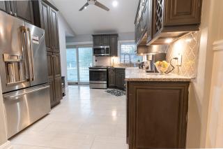 15 Minutes from PHL Airport - Cozy & Modern Rancher Style Home - 5