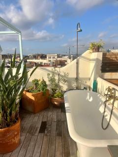 Outdoor Bathtub! 360 Rooftop with Chill Out and Amazing Views! - Barcelone - 8