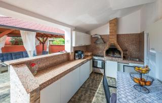 Beautiful Apartment In Pula With Wifi - 6