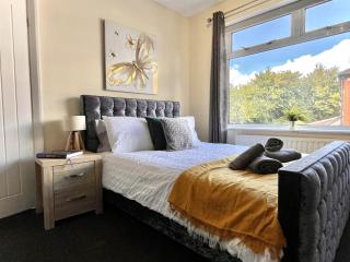 Stylish 3-bed home in Prestwich with free parking - Manchester - 3
