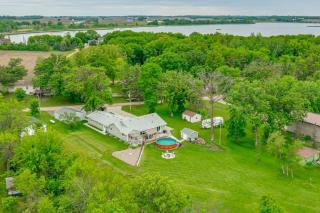 Lake Front Home with Pool and Stunning Views - Annandale - 8