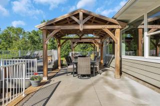 Lake Front Home with Pool and Stunning Views - Annandale - 4