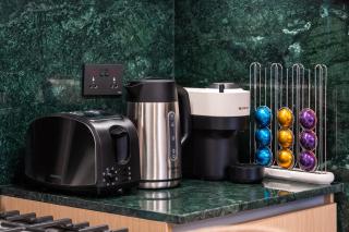 Stylish Poolside Apartment in Dubai Creek Harbour - By DuStay - 7