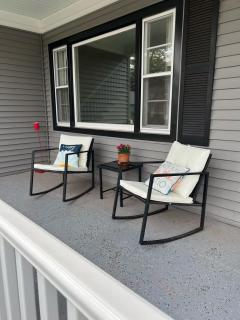 Spacious 4 BR 2BA Home with Bar and Fenced Yard - Ironwood - 8