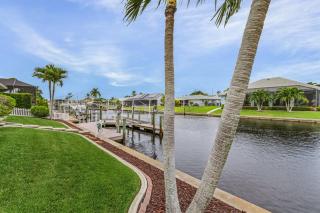 Spacious 4-Bedroom Villa with Private Pool and Canal View- Villa Red Coral - Roelens - 8