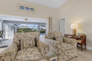 Spacious 4-Bedroom Villa with Private Pool and Canal View- Villa Red Coral - Roelens - 3