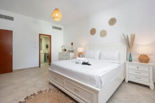 Cozy 1-Bedroom Apartment for 5 in Motor City! - Dubai - 1