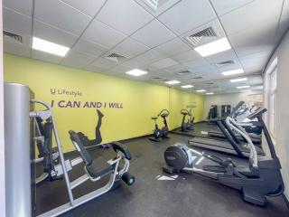 Cozy 1-Bedroom Apartment for 5 in Motor City! - Dubai - 4