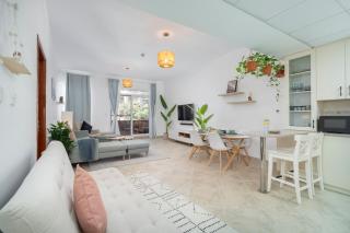 Cozy 1-Bedroom Apartment for 5 in Motor City! - Dubai - 0