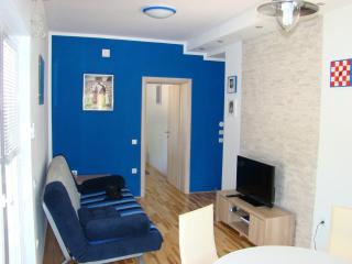 Apartments Pinus - Pirovac - 0