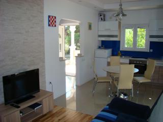 Apartments Pinus - Pirovac - 3