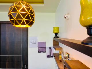 7 Seasons Palm Suite with Sky Orbit, Balcony, Swimming pool, WIFI, Playground - Rajkot - 4