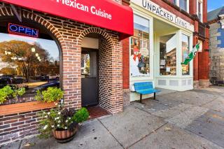 Downtown Beverly Apartment 8 Minutes to Salem and has King Beds - Beverly - 8