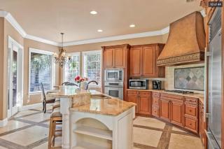 Villa St Tropez sleeps 12 near beach access - Destin - 4