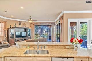 Villa St Tropez sleeps 12 near beach access - Destin - 2
