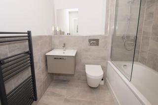 Deluxe 2 Bed York Flat with Gym Sleeps 6 - 9