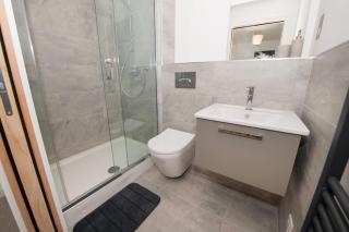 Deluxe 2 Bed York Flat with Gym Sleeps 6 - 1