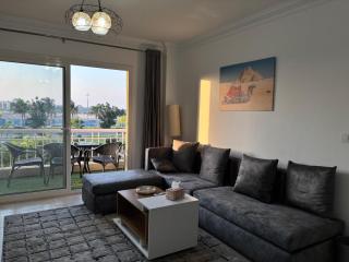 Luxury Inn: 3BR Amazing View in Madinaty12 - Madinaty - 5