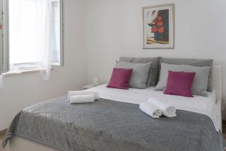 Seafront Villa Toma with Heated Pool - Gornji Dingač - 1